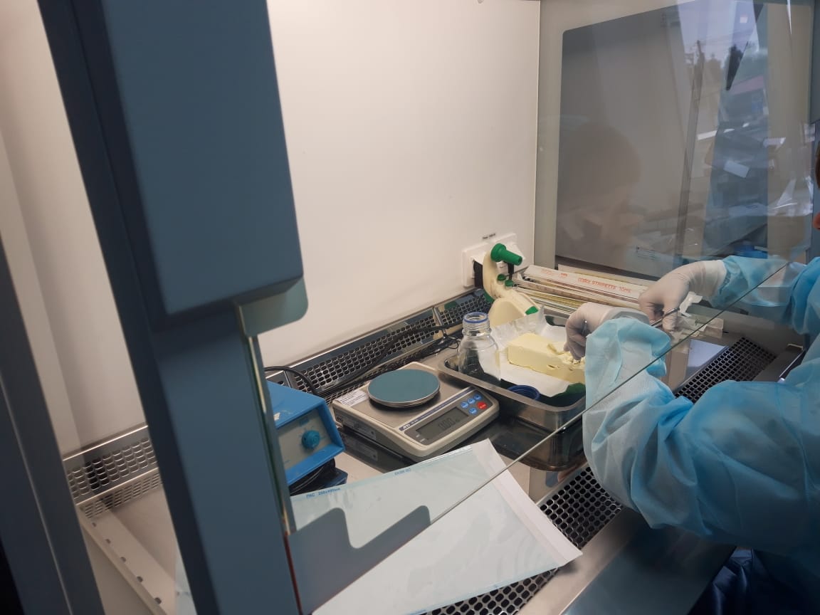 Приморским филиалом ФГБУ «НЦБРП» в партии сливочного масла производителя из Брянской области выявлены признаки фальсификации 